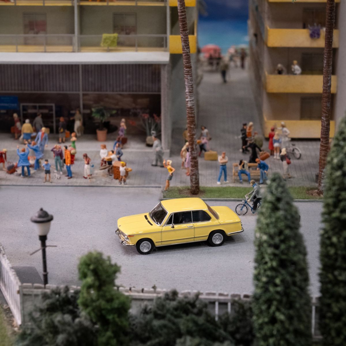 BMW 2002微型車1:64